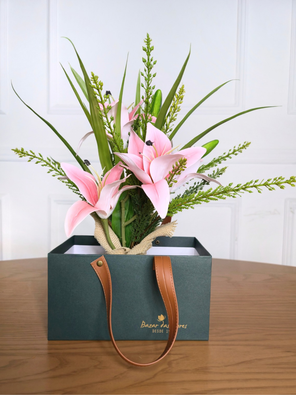 Arranjo Permanente Lírios Rosas Juta (Box Dia das Mães)