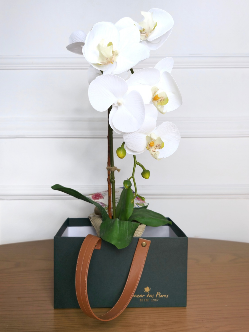 Arranjo Permanente Orquídea Branca Juta (Box Dia das Mães)